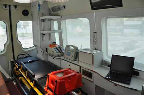 肃宁县救护车内部